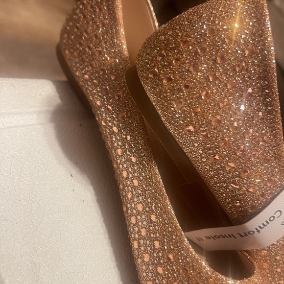 New  Dressy Flats - Rose Gold. De BLOSSOM COLLECTION sz 8 - Picture 3 of 4